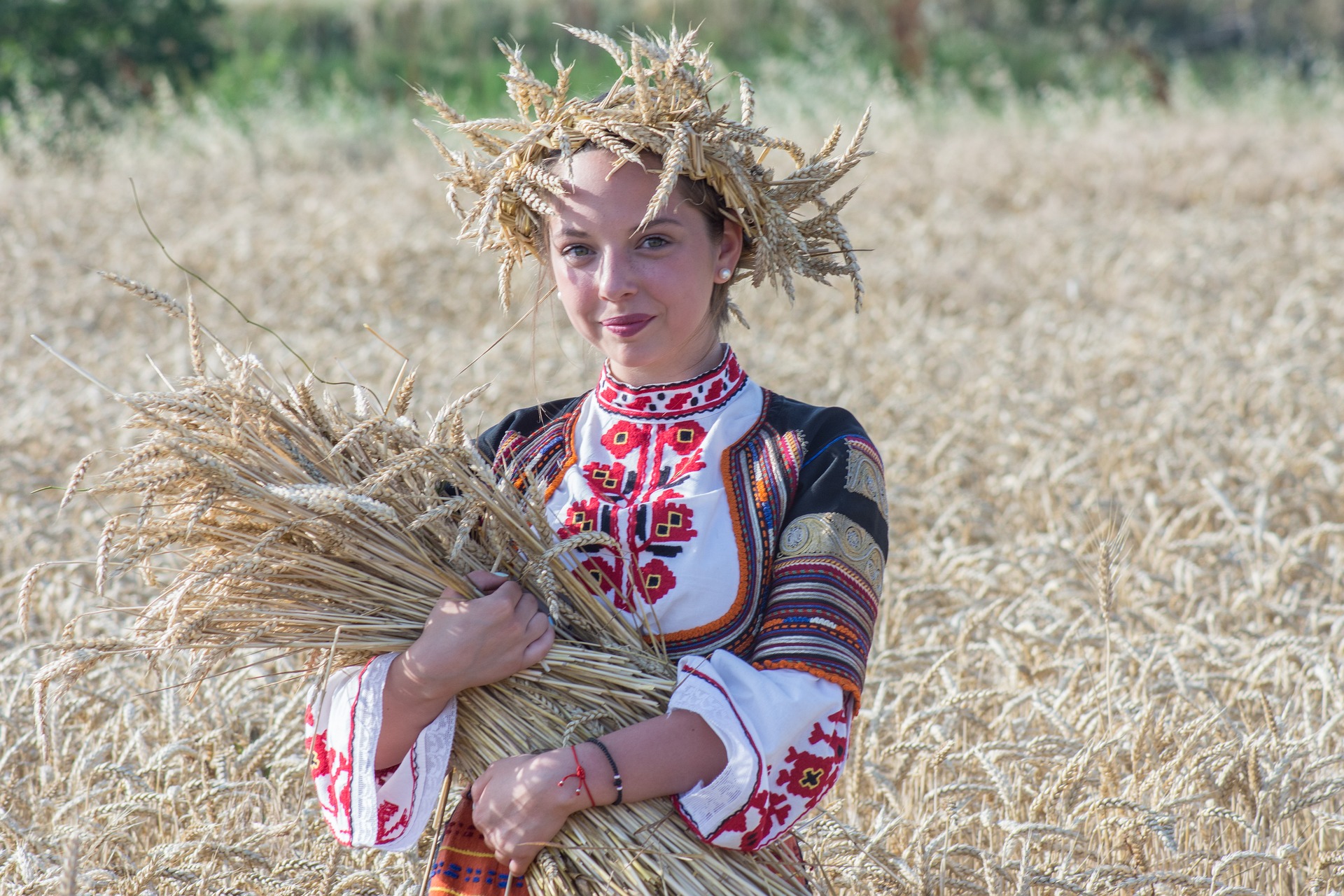 Tradycja ludowa, wieś, folklor - cechy charakterystyczne dla eksperjonistów - for.Pixabay